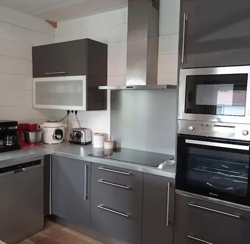 Agreable Maison Piscine Chauffee Et A Dom wakacyjny