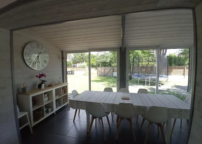 Dom wakacyjny Agreable Maison Piscine Chauffee Et A *