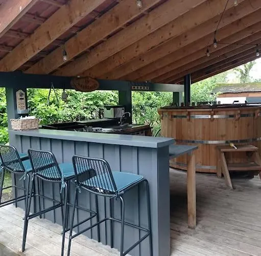 Agreable Maison Piscine Chauffee Et A Dom wakacyjny