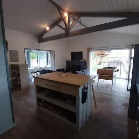 Holiday home Agreable Maison Piscine Chauffee Et A