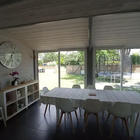 Holiday home Agreable Maison Piscine Chauffee Et A *